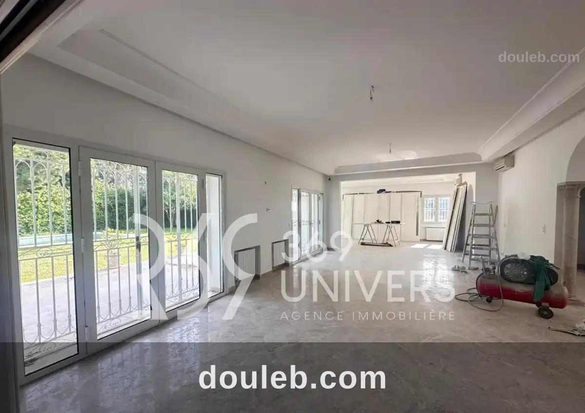 Villa avec piscine à gammarth ref rh147 à Tunis