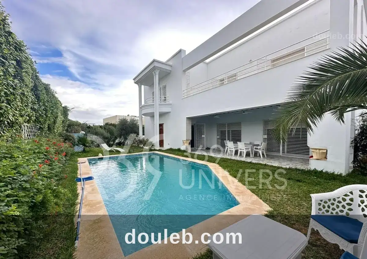 Villa avec piscine à gammarth ref rh131 à Tunis
