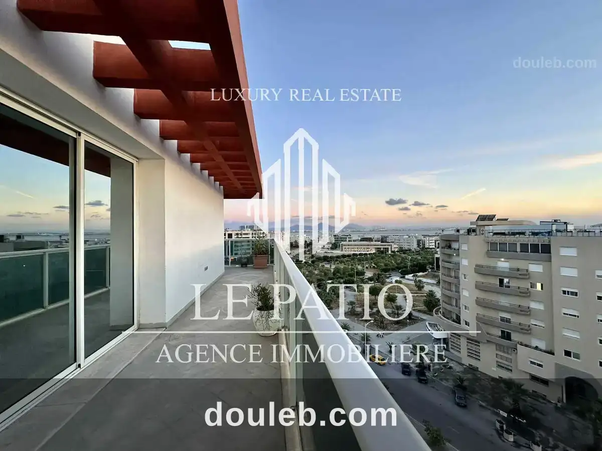Appartement s3 au dernier etage avec vue degagee à Tunis