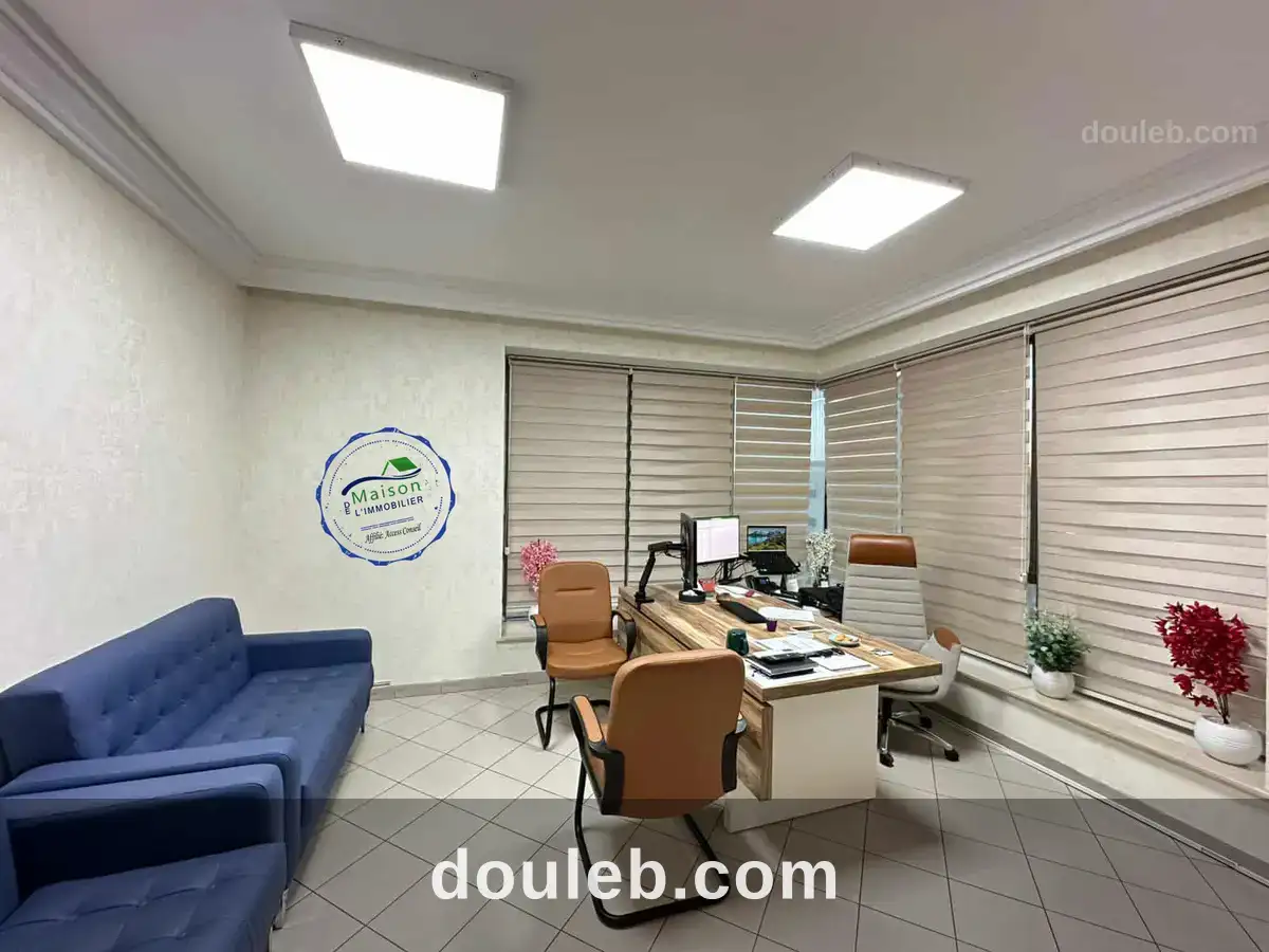 Plateau 230m hall et 4 pièces monplaisir à Tunis