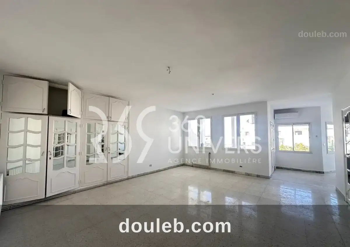 Appartement avec terrasse à la marsa ref ra115 à Tunis
