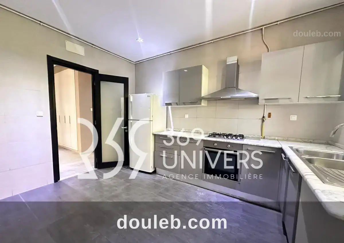 Appartement avec terrasse à la marsa ref ra164 à Tunis