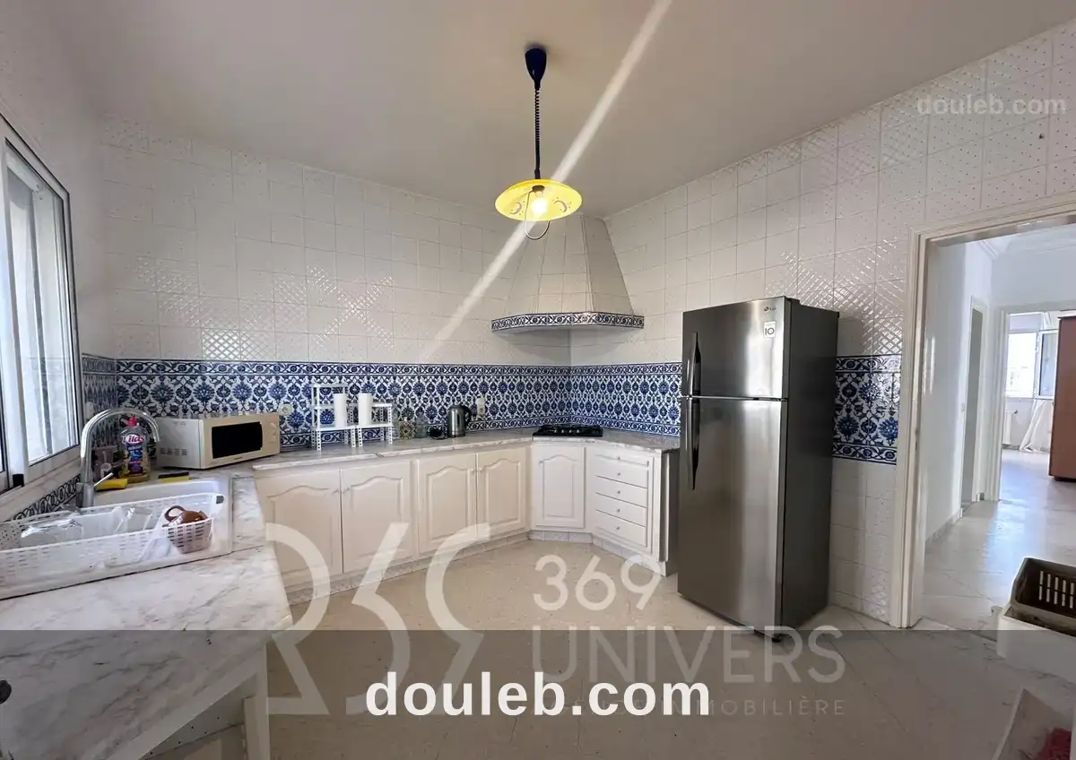 Etage avec terrasse à la marsa ref ra161 à Tunis