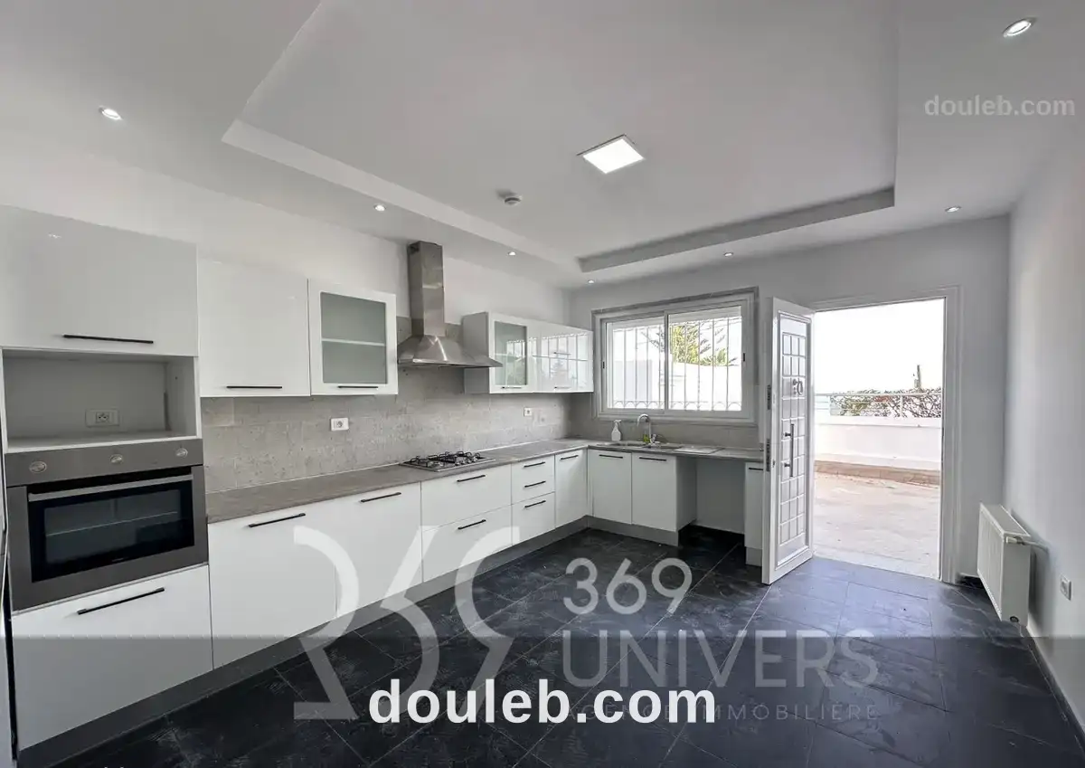 Triplex avec terrasse à la marsa ref rd074 à Tunis