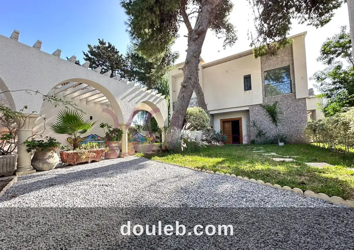 Villa jumelée avec jardin à carthage ref rh057 à Tunis