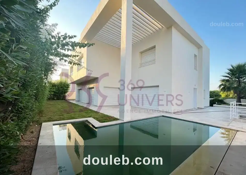 Villa avec piscine a gammarth ref rh049 à Tunis