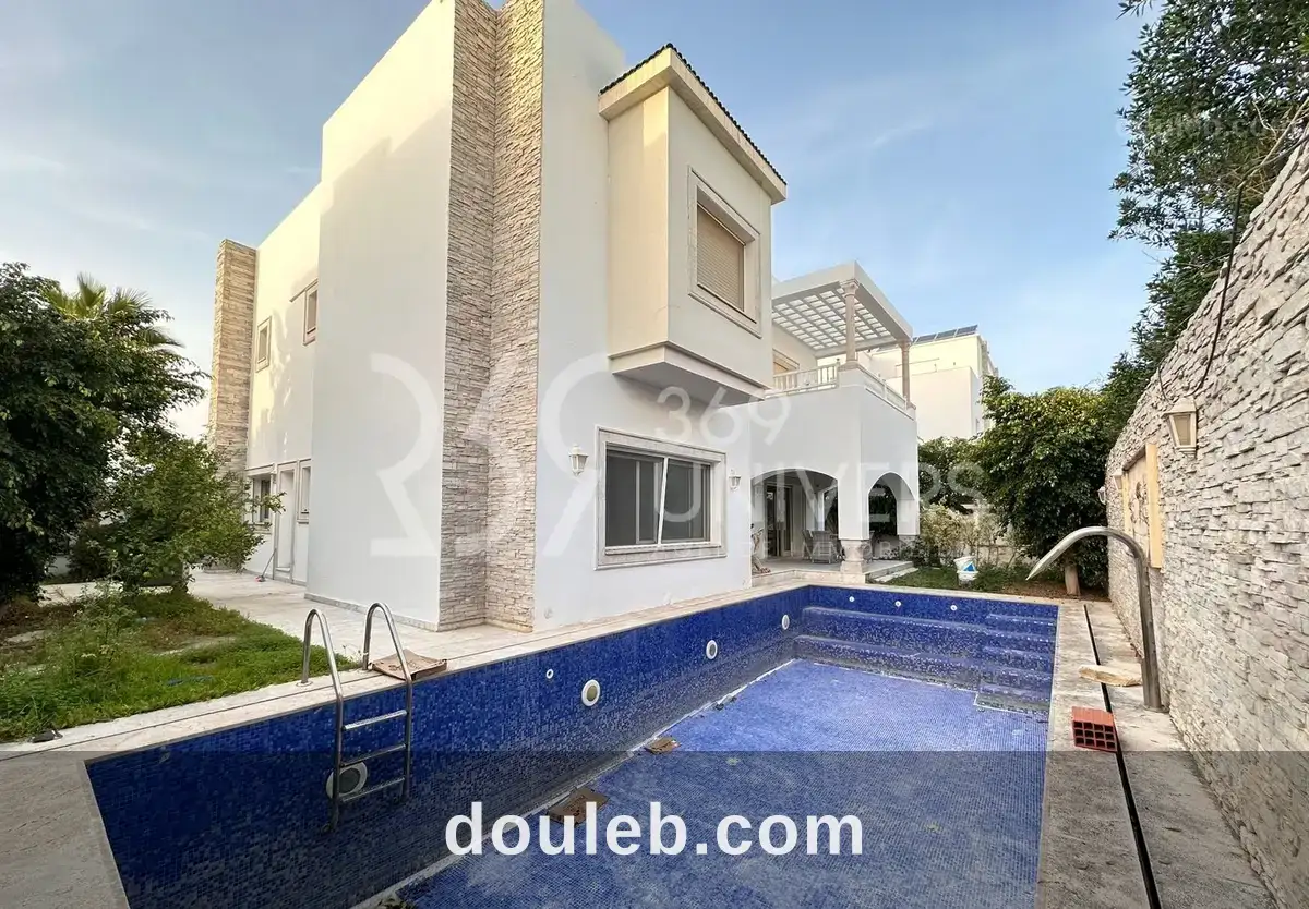 Villa avec piscine à gammarth ref rh135 à Tunis