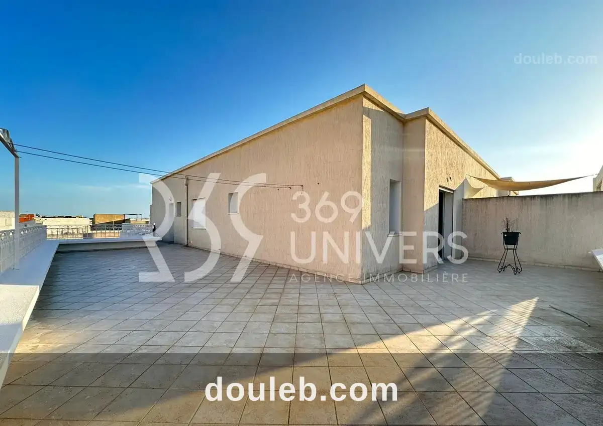 Appartement avec terrasse à la marsa ref ra097 à Tunis