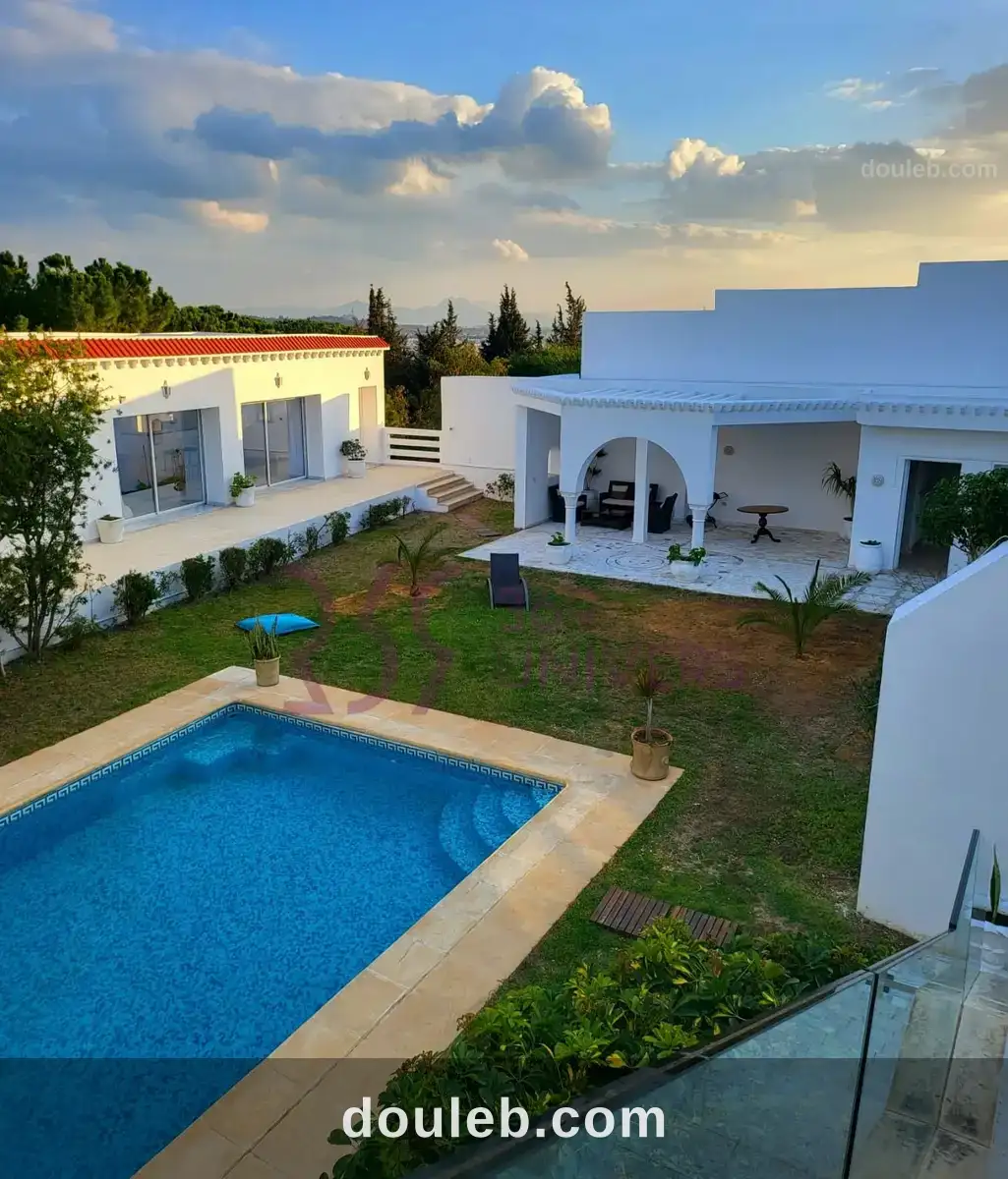 Villa meublée avec piscine à gammarth ref rh104 à Tunis