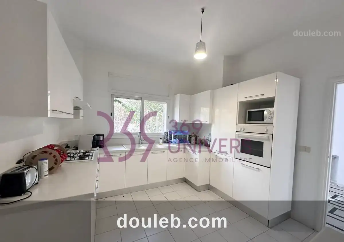 Villa avec piscine à gammarth ref rh113 à Tunis