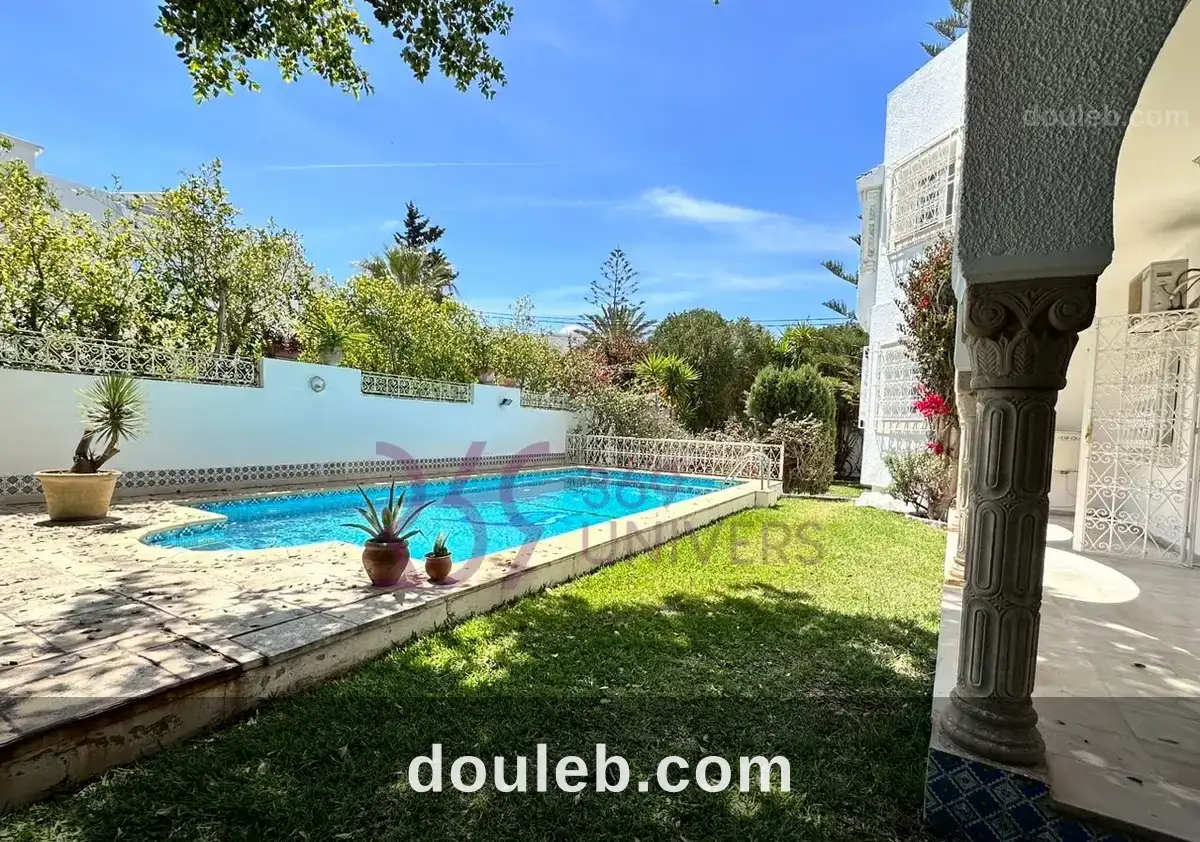 Villa avec piscine à gammarth ref rh110 à Tunis