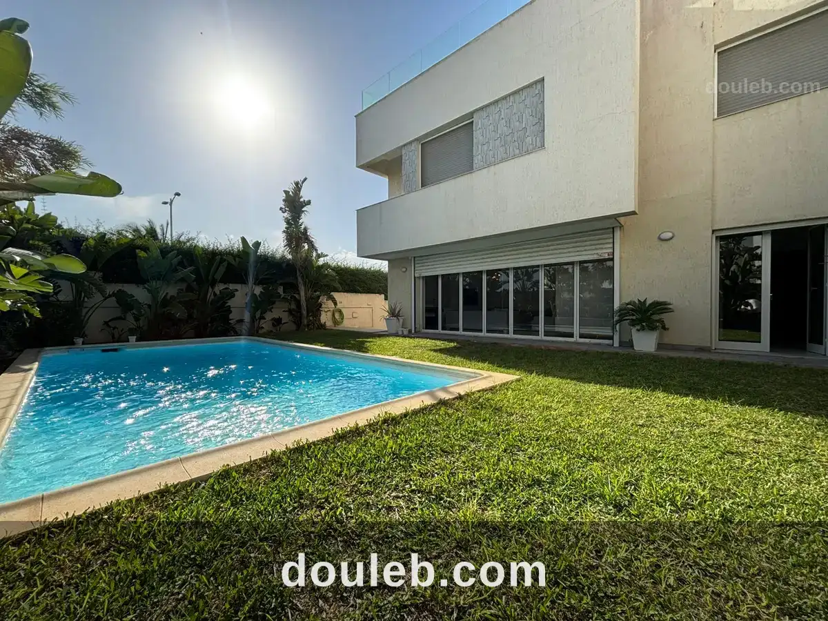 Villa s7 avec piscine au lac 2 à Tunis