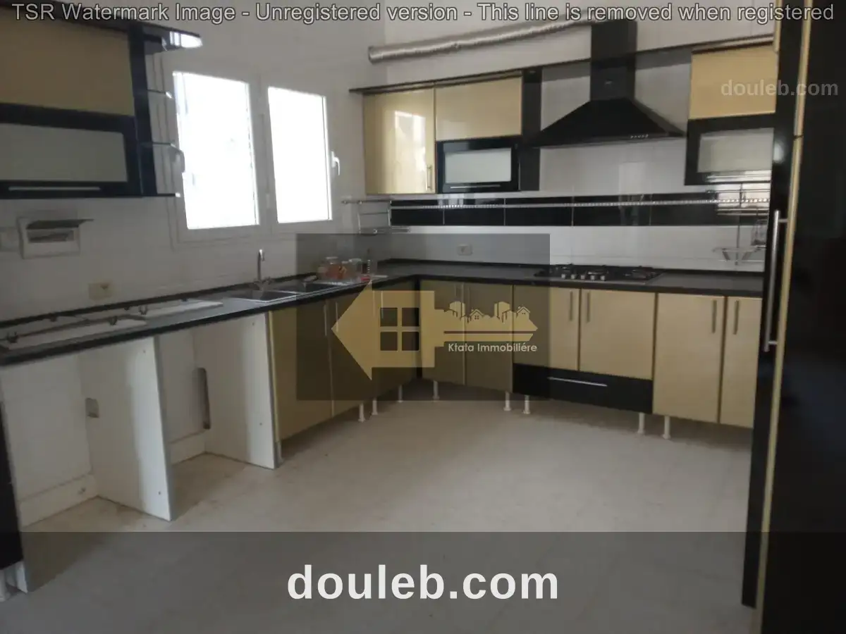 Ariana escale vnt maison à Tunis