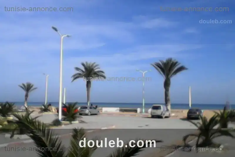 Exceptionnel petit immeuble face a la mer vue rare à Tunis