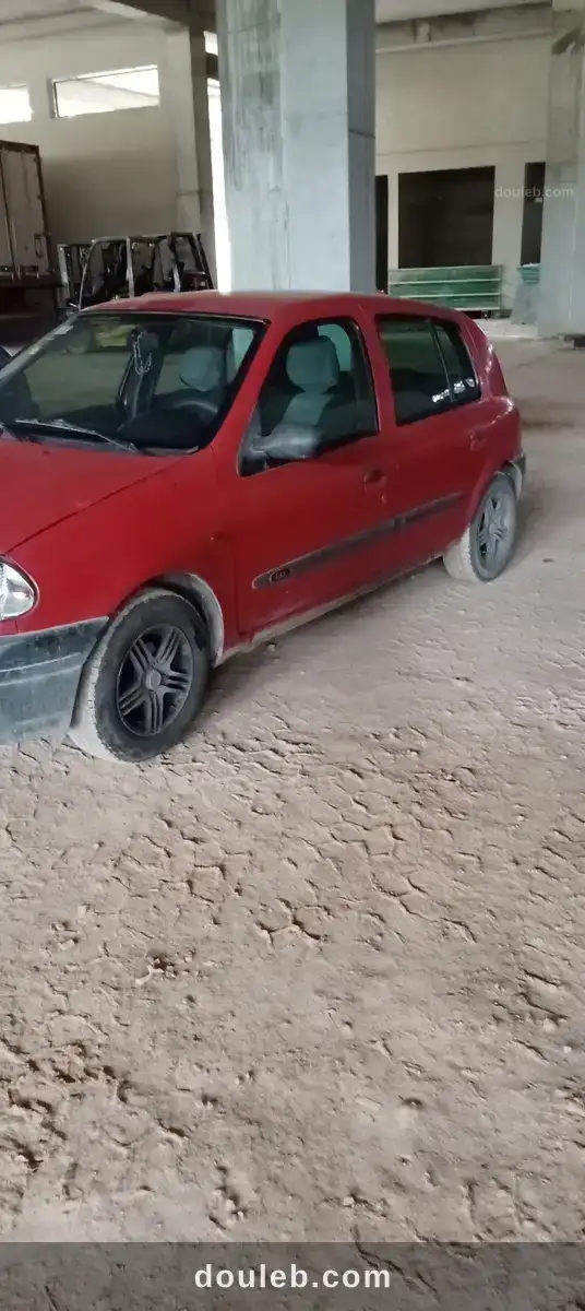 Clio bombé à Tunis