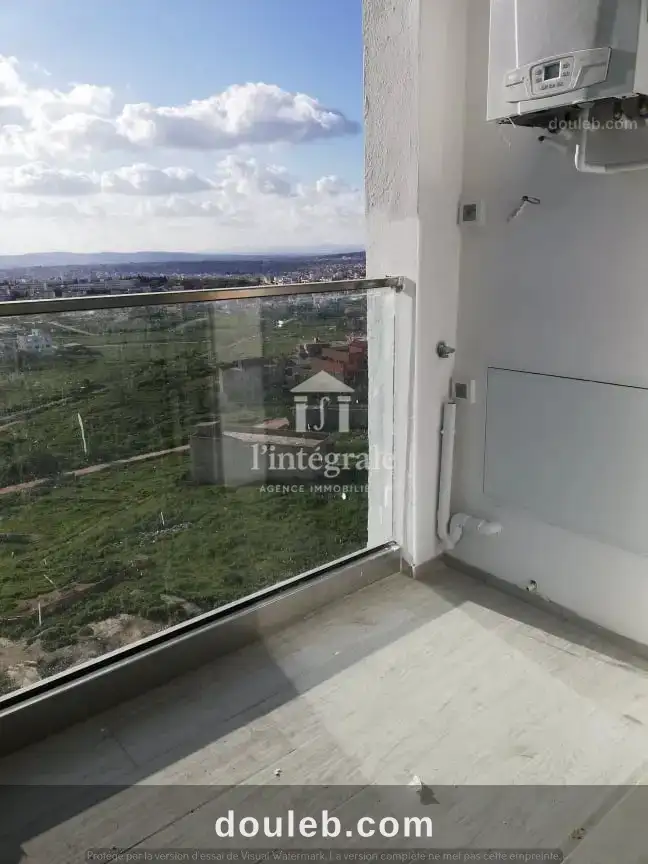 Luxueux s1 avec place parking à Tunis