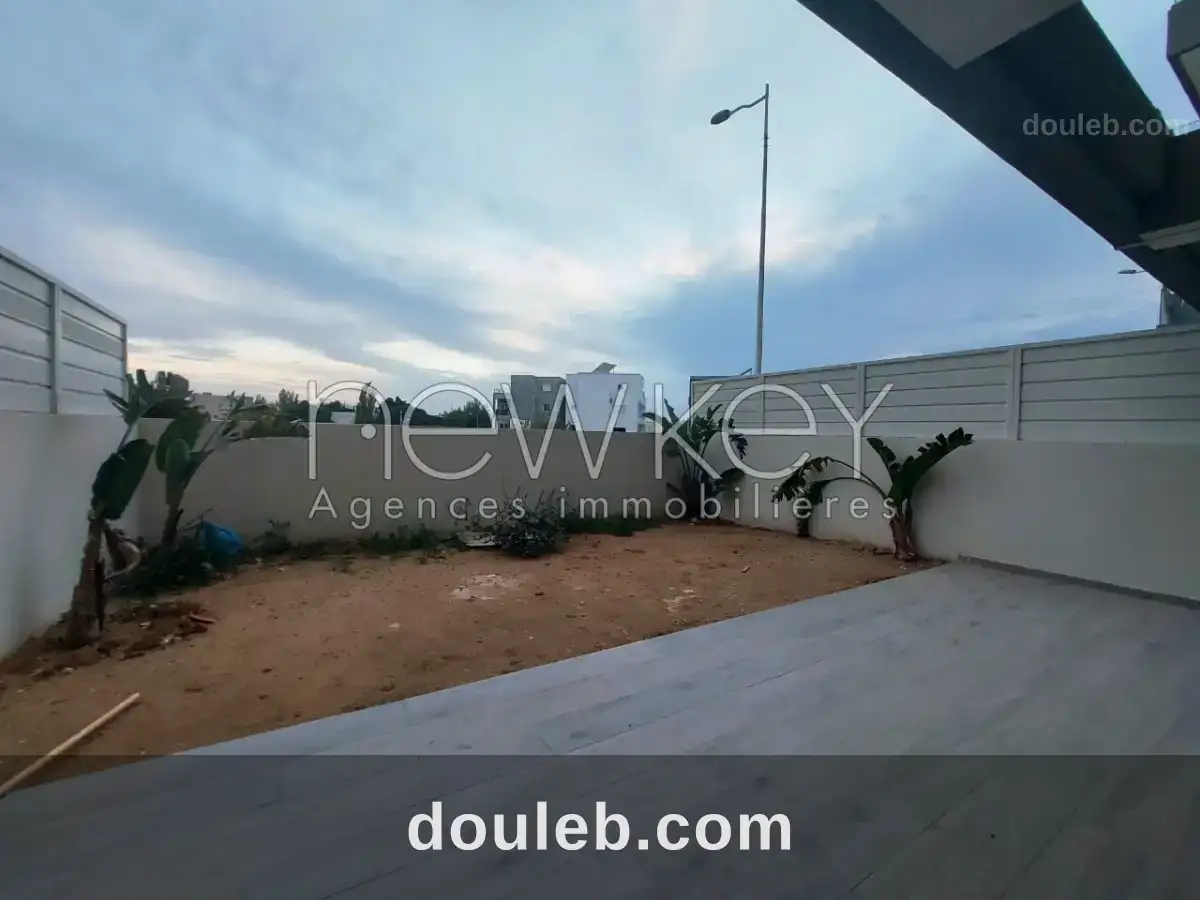 S1 avec jardin meublé à la marsa à Tunis