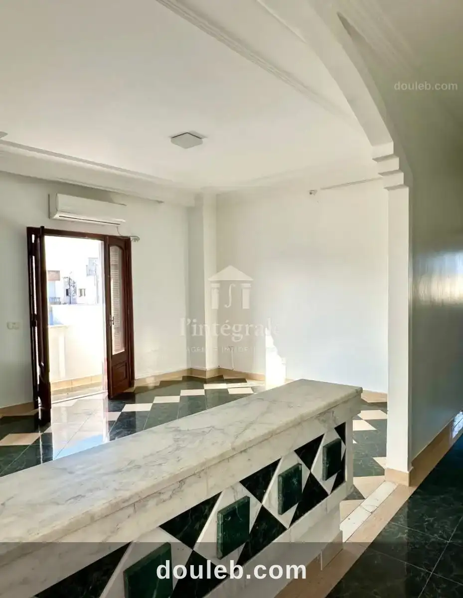 Etage de villa s4 à usage bureautique alain savary à Tunis
