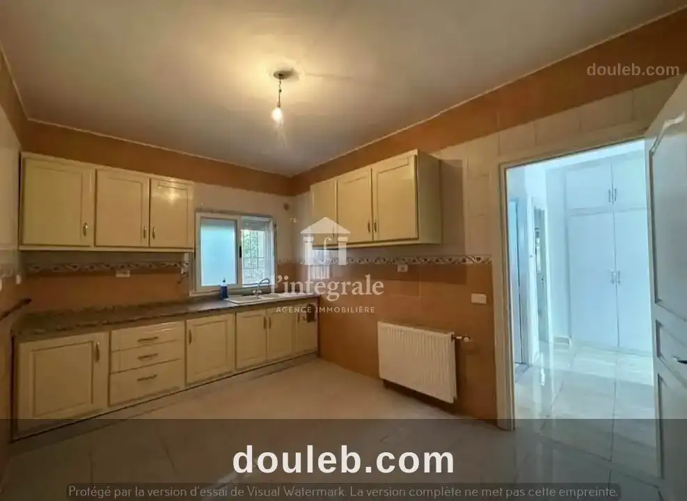 S2 rez de chaussée avec jardin à Tunis