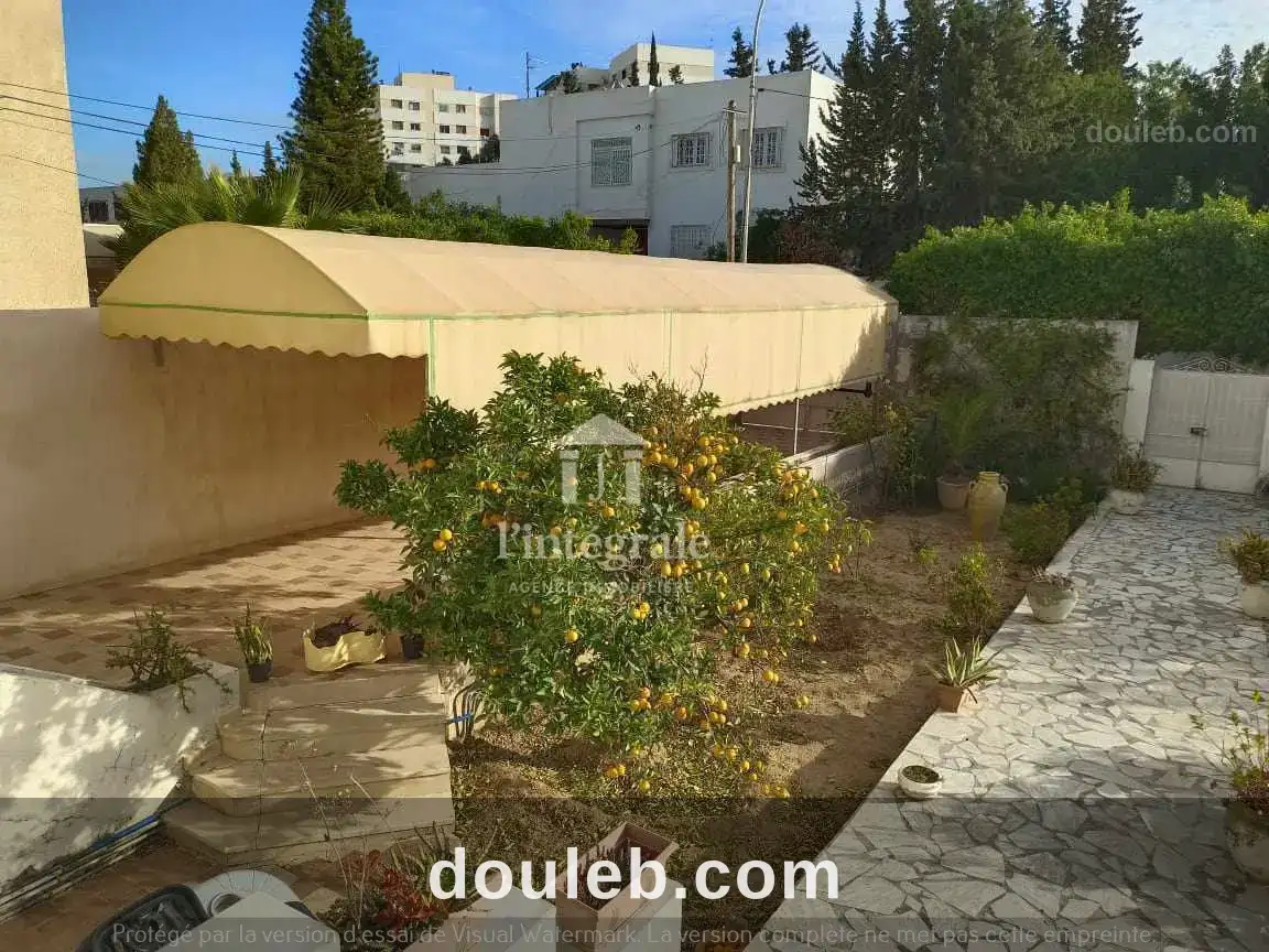 S3 richement meublé avec garage à Tunis
