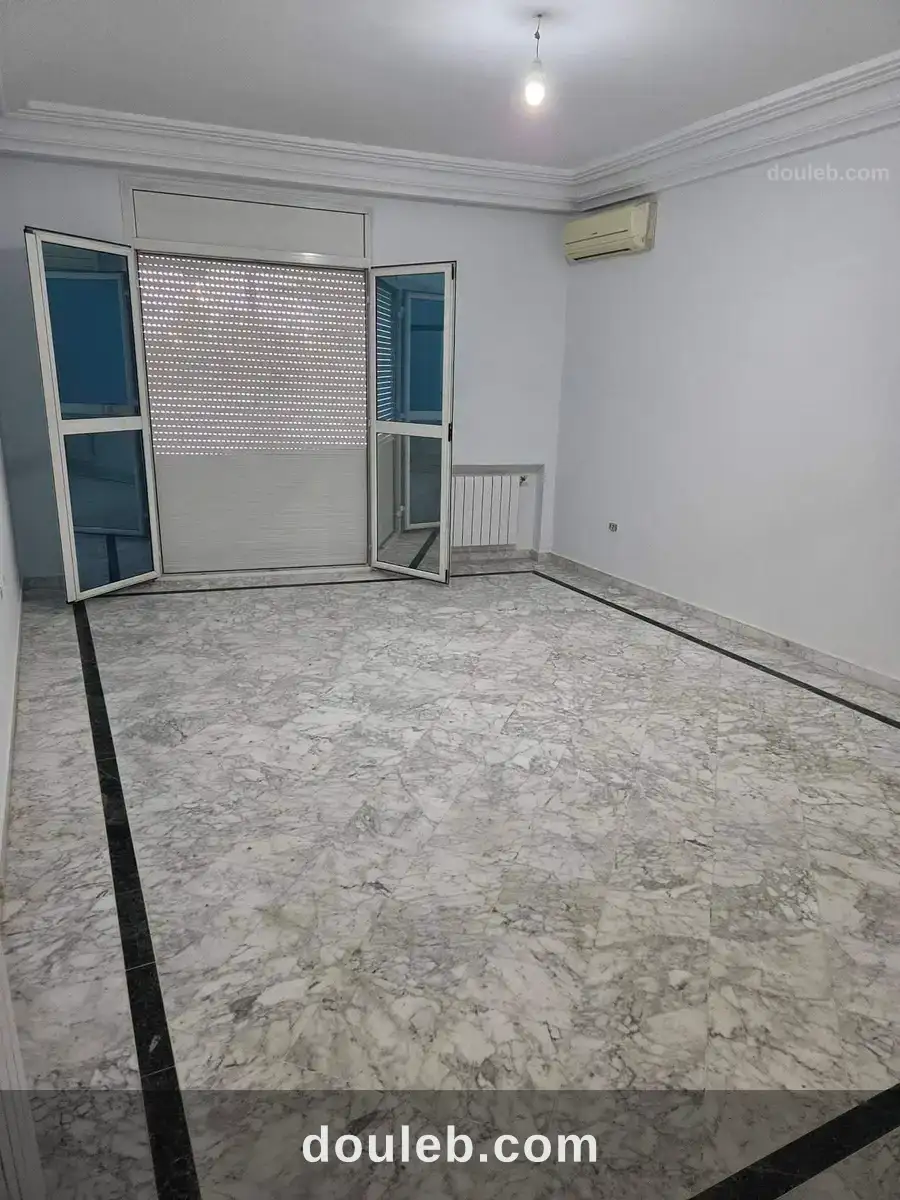 Ennasr 2 appt s3 bien situé coté commodités à Tunis