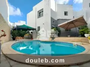 Triplex avec piscine aux jardins del à Tunis