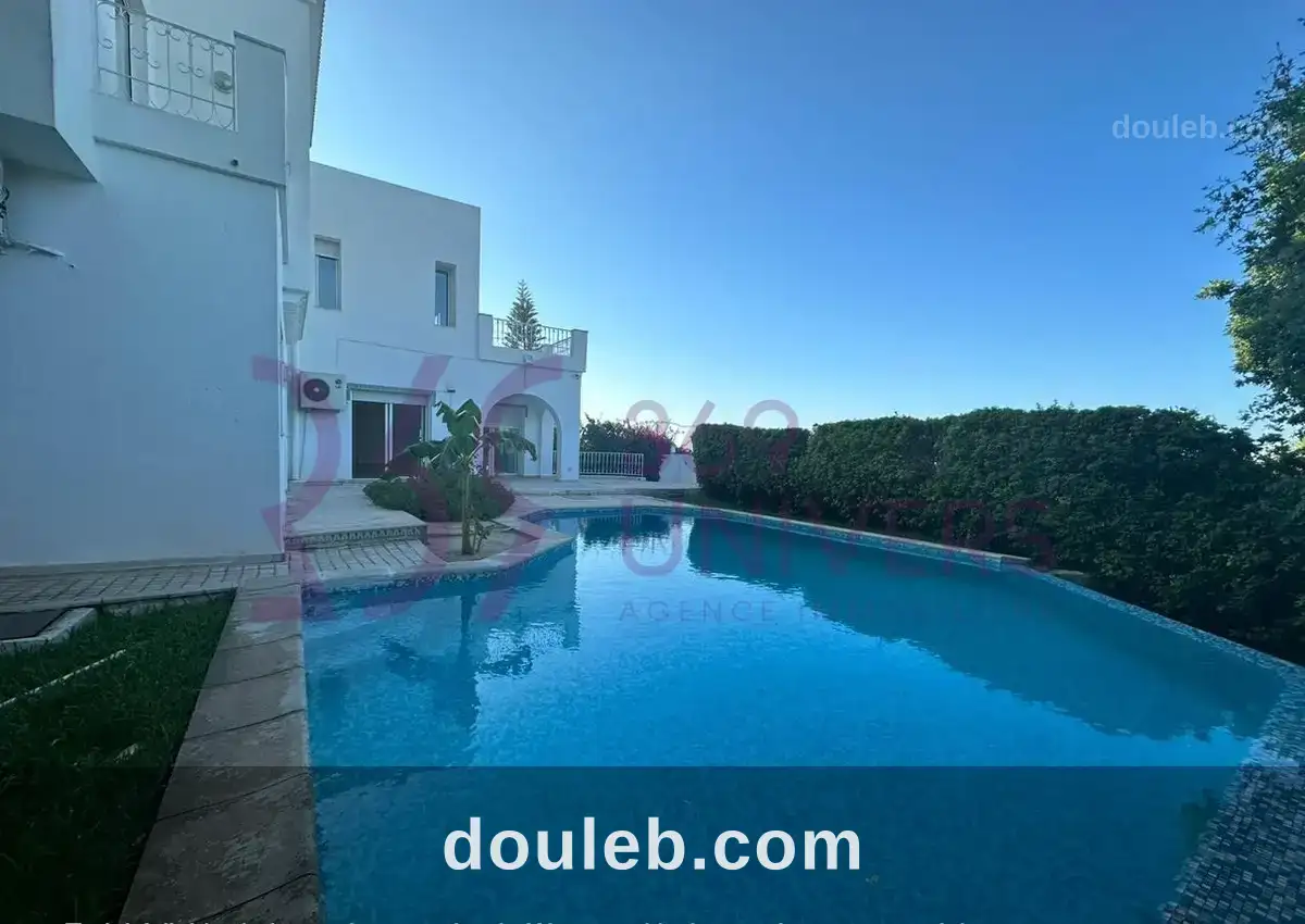 Villa avec piscine à gammarth ref rh027 à Tunis