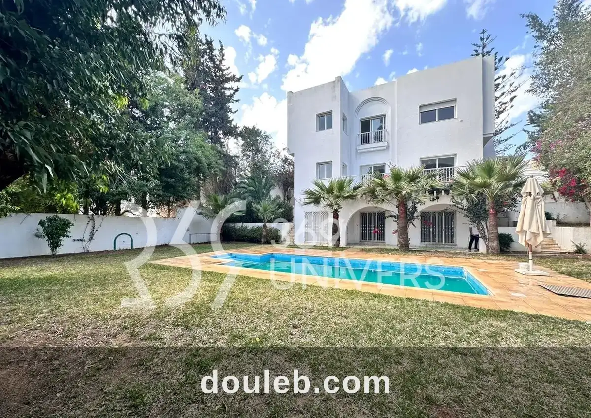 Villa meublée avec piscine à gammarth ref rh165 à Tunis
