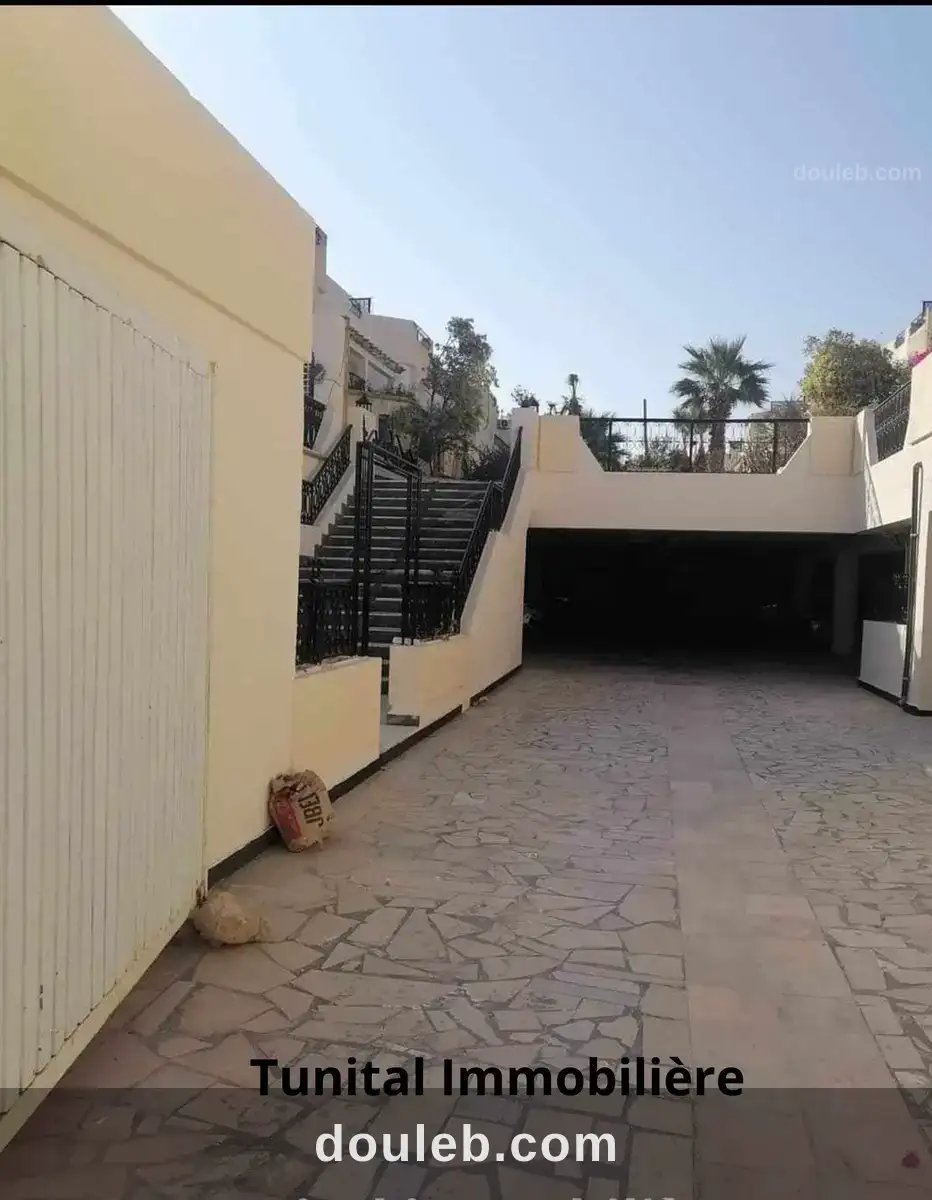 Duplex indépendant à gammarth harrouch à Tunis