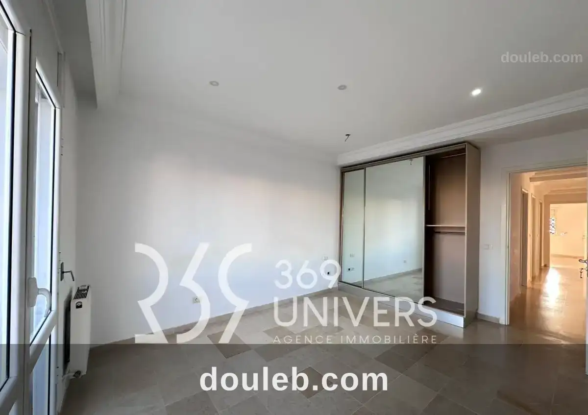 Etage avec balcon à la marsa à Tunis