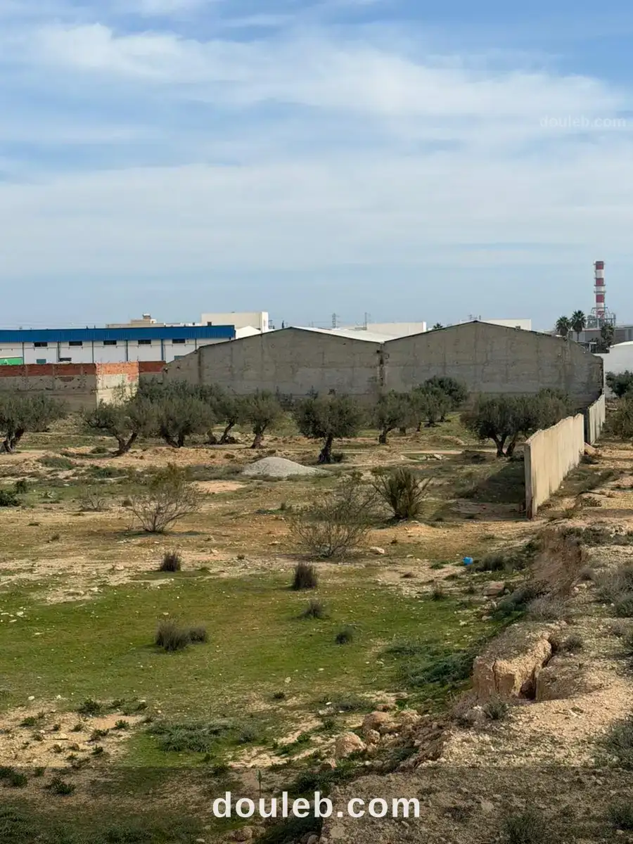 Terrain constructible sousse 30000 m à Tunis