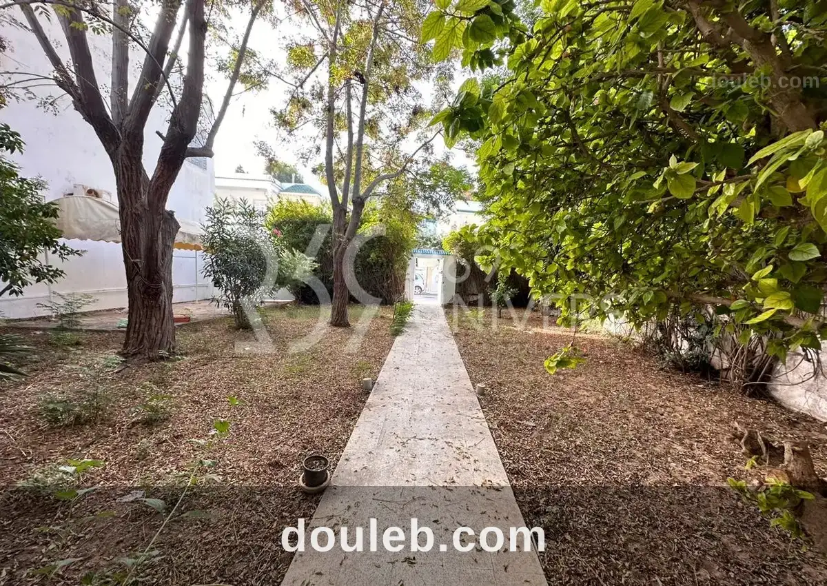 Rez de chaussée avec jardin à la marsa ref ra106 à Tunis