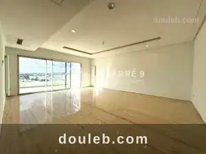 Un s3 avec une vue dégagée au lac 2 à Tunis