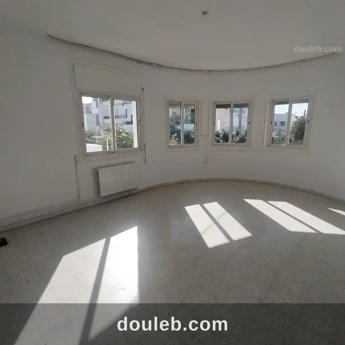 Nouvelle ariana villa de deux niv séparé à Tunis