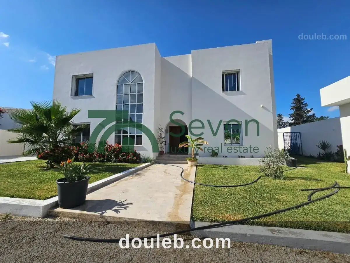 Villa meublée avec piscine à la soukra ref 21a à Tunis
