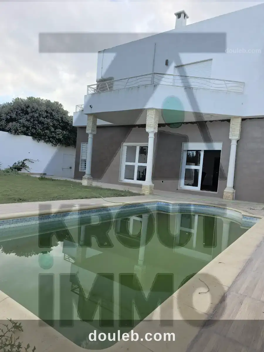 Villa avec piscine meublé ou vide chotrana à Tunis