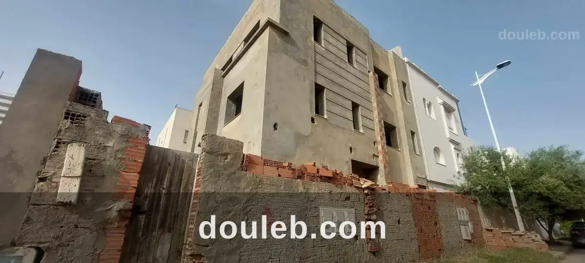 Maison inachevée à la cité el wafa afh2 à Tunis