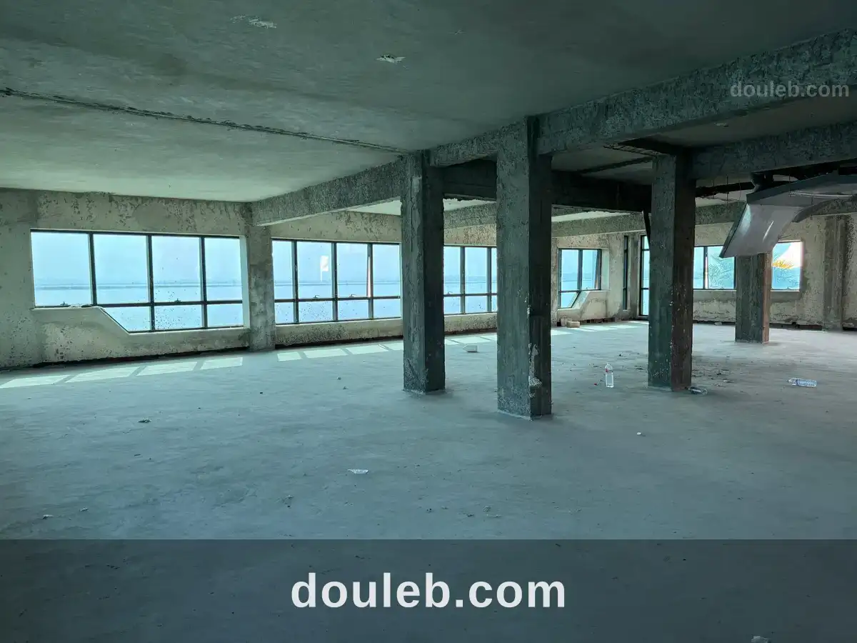 Immeuble 4450 m2 retapé à neuf au berge du lac 1 à Tunis