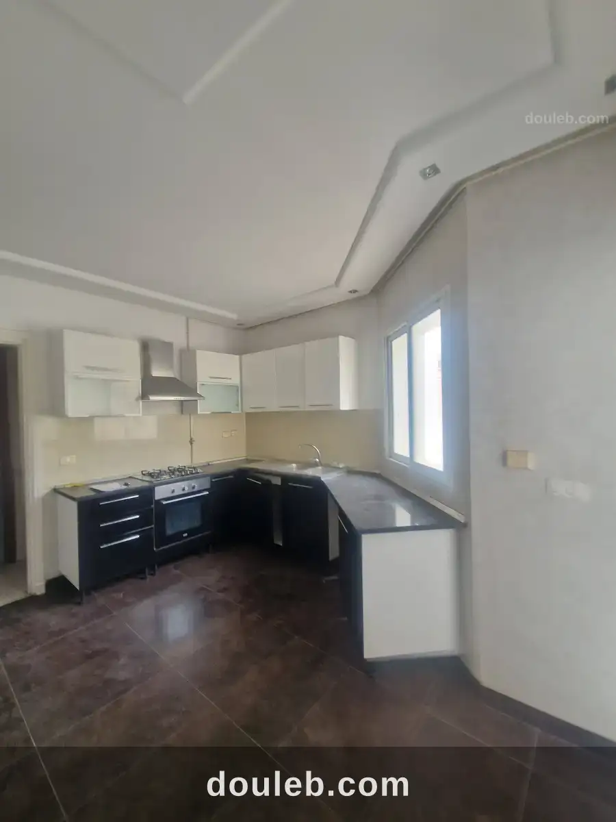 S3 rénové à ennasr 2 à Tunis