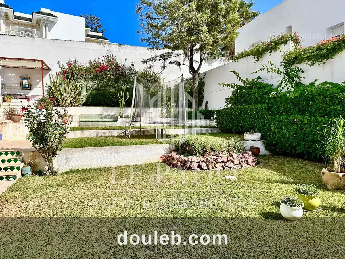 Villa s6 avec piscine a gammarth à Tunis