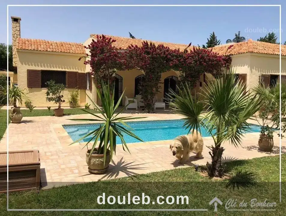 Villa spacieuse plain pied avec piscine à Tunis