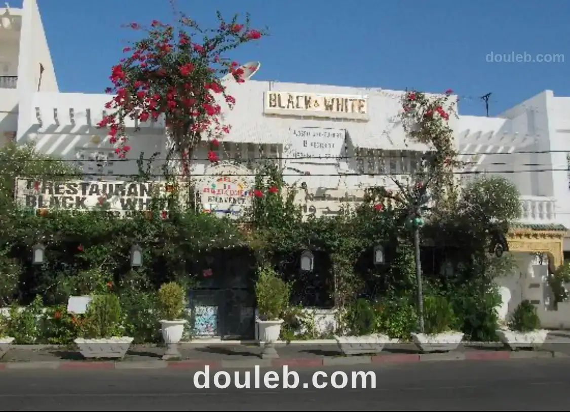 S plus 1 en face de hotel bel azur hammamet à Tunis