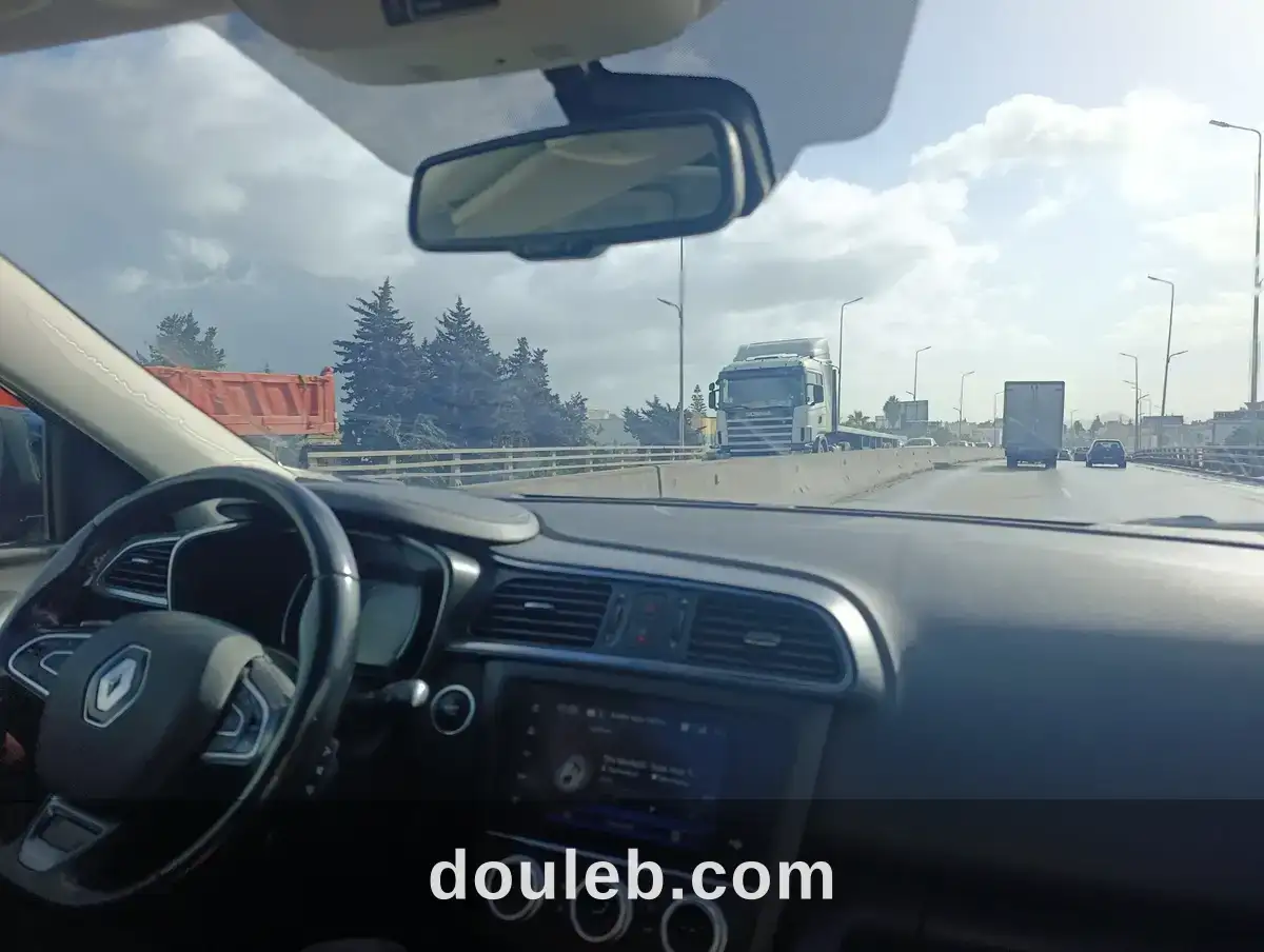 Renault kadjar bleu à Tunis