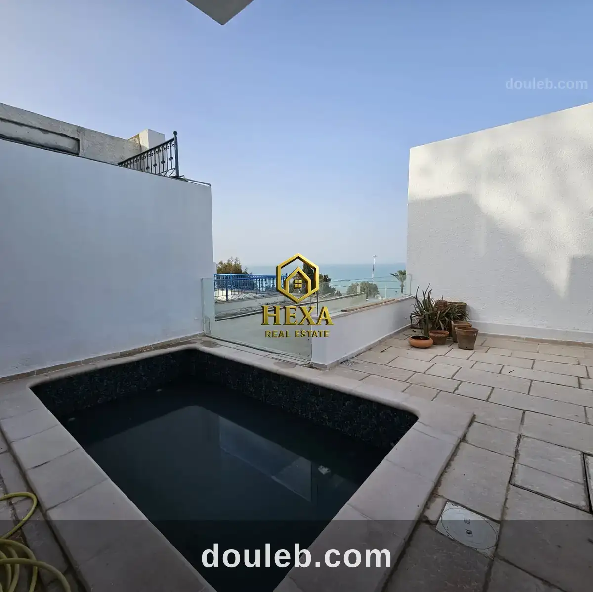 Duplex s3 vue mer avec piscine à la marsa à Tunis