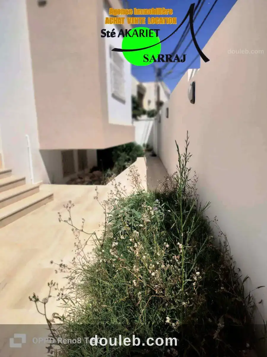 Villa style triplex neuf et jamais habité à khzema à Tunis