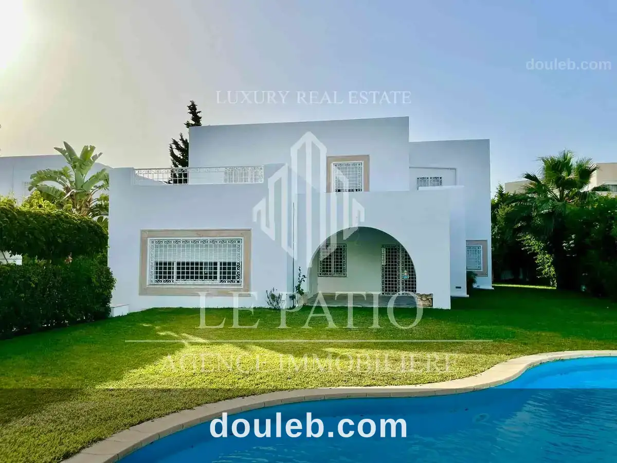 Villa a la marsa avec un grand jardin piscine à Tunis