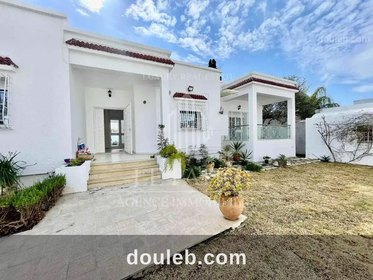 Villa plein pied a carthage à Tunis