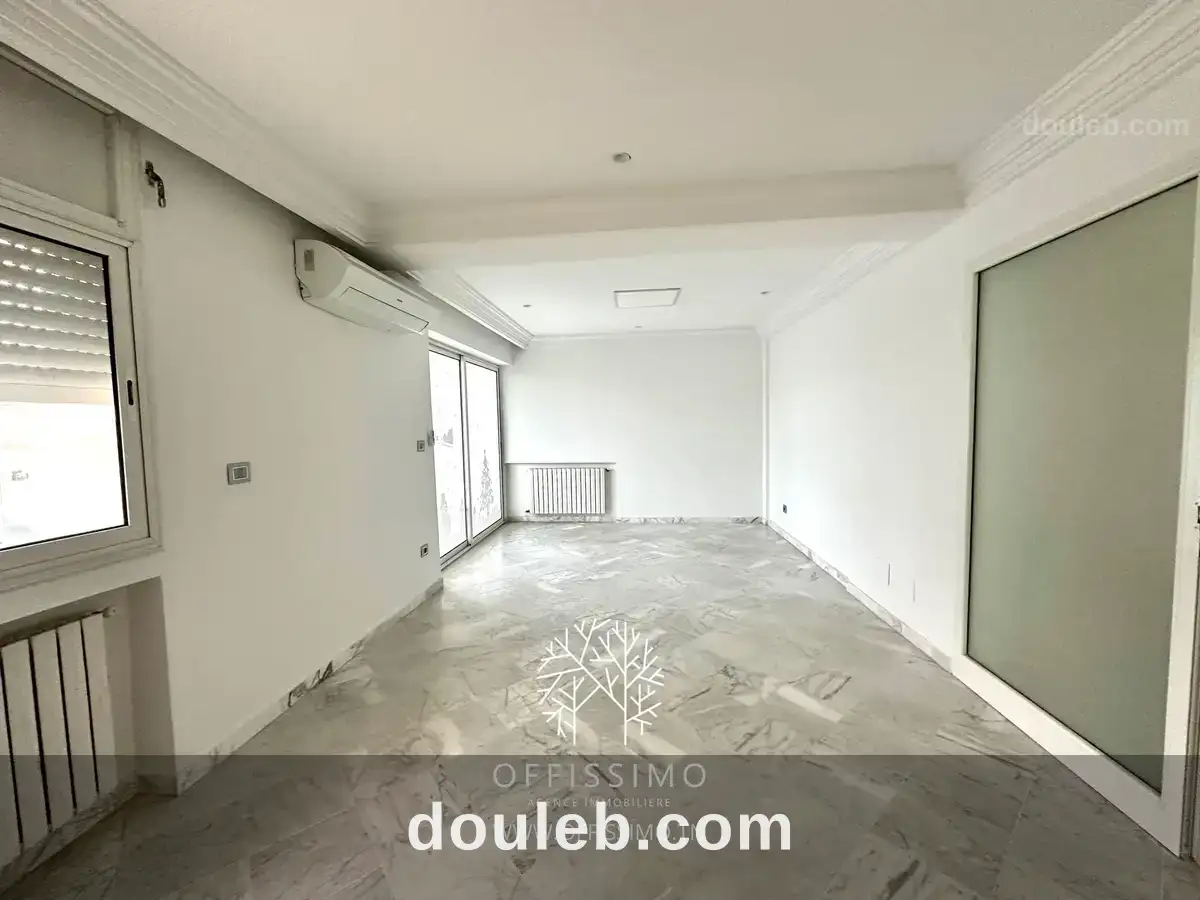 Bureau 4 pièces lac 1 de 200m à Tunis
