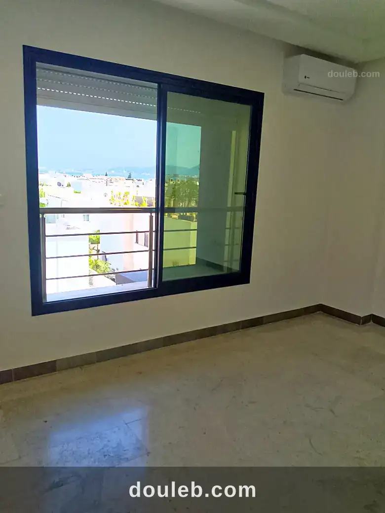 Bureau très haut standing lac2 à Tunis