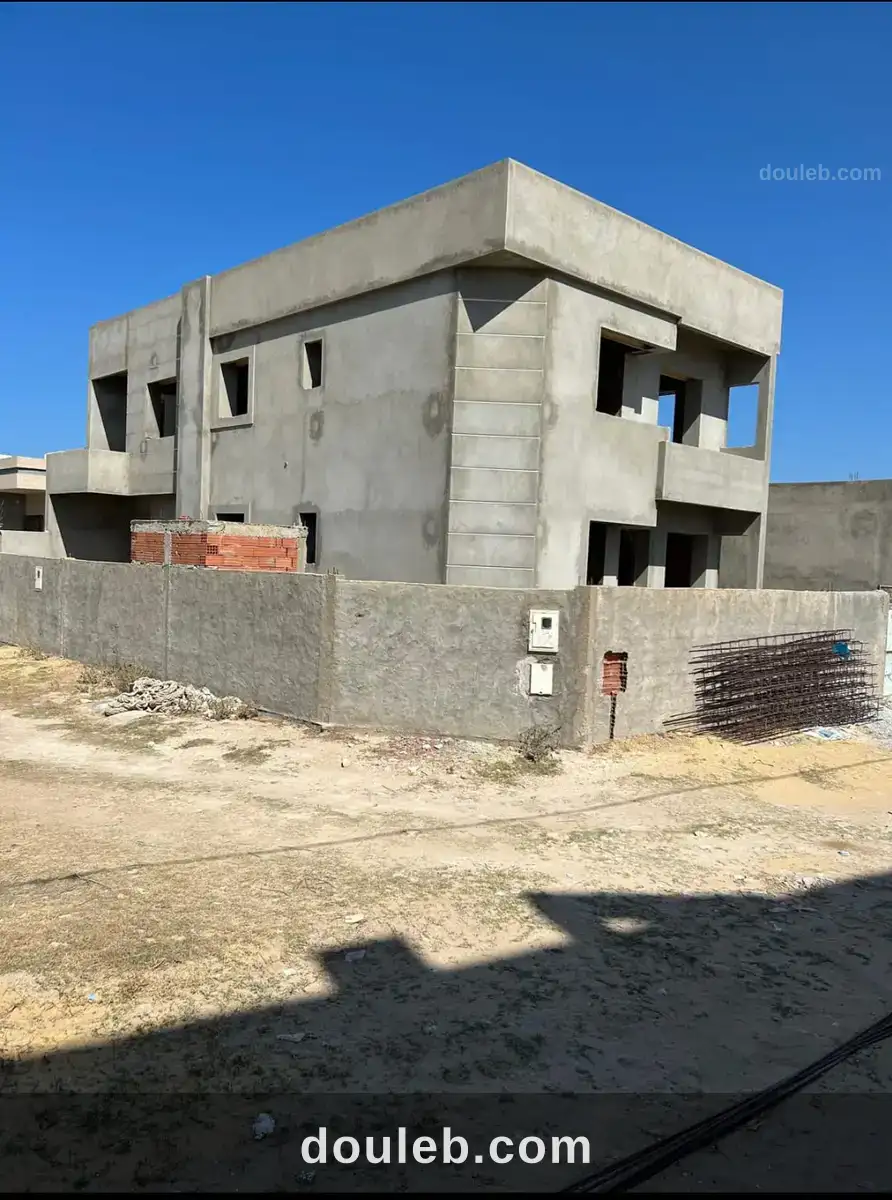 Villa composée de deux logements indépendants à Tunis